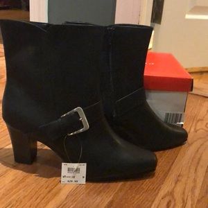 ✨NEW✨  Black booties